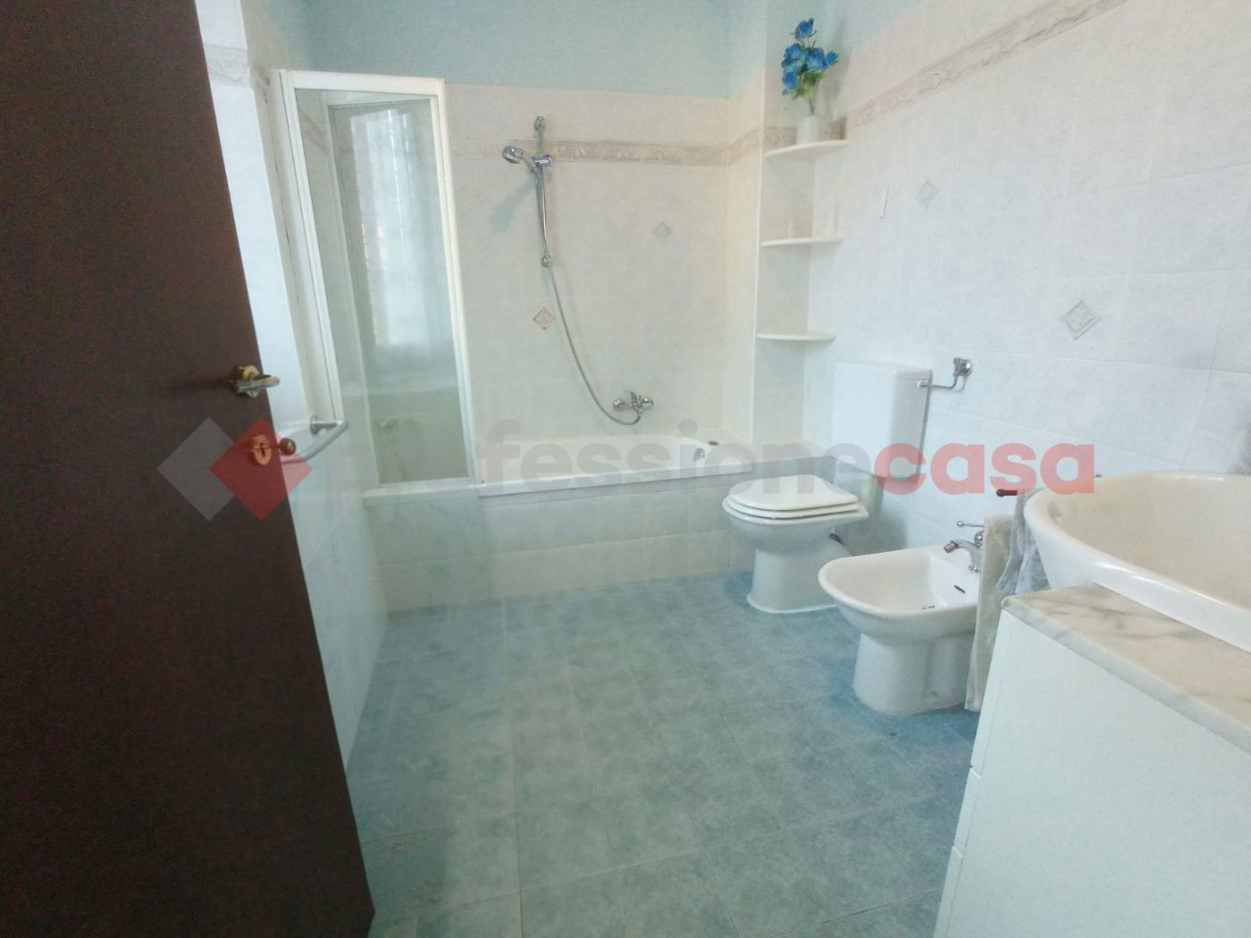 Casa indipendente con box doppio a Cambiasca
