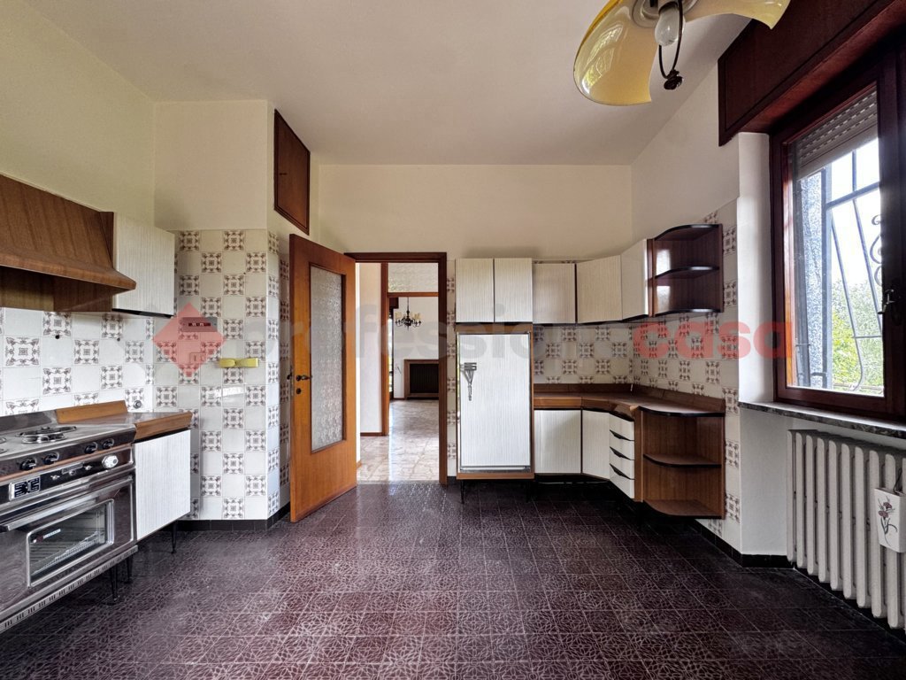 Villa con giardino a Dormelletto