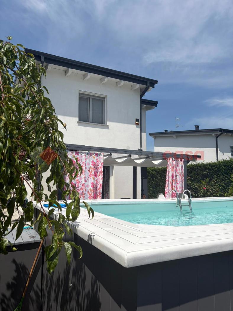 Villa con giardino a Arona