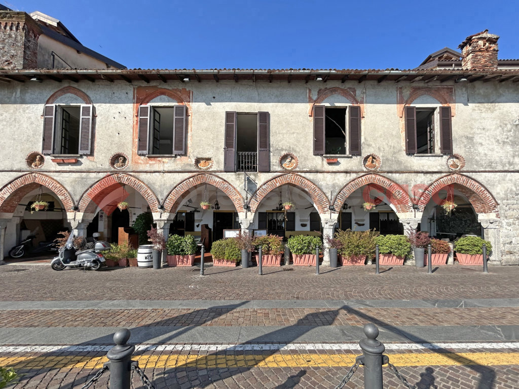 Stabile/Palazzo vista lago a Arona