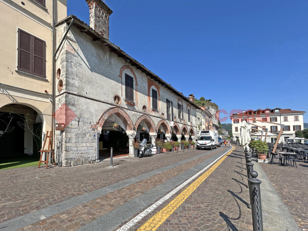 Stabile/Palazzo vista lago a Arona
