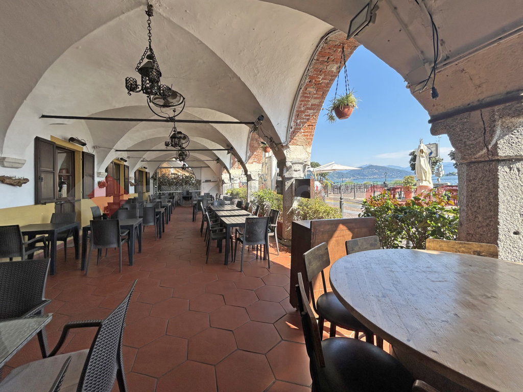 Stabile/Palazzo vista lago a Arona