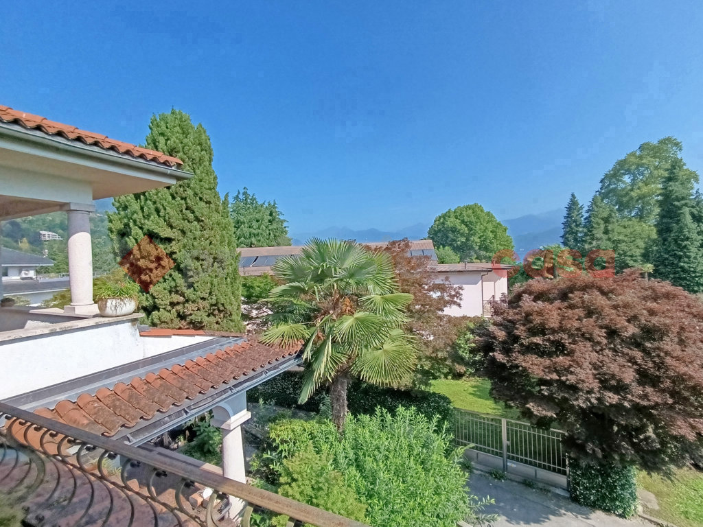 Villa con giardino a Stresa