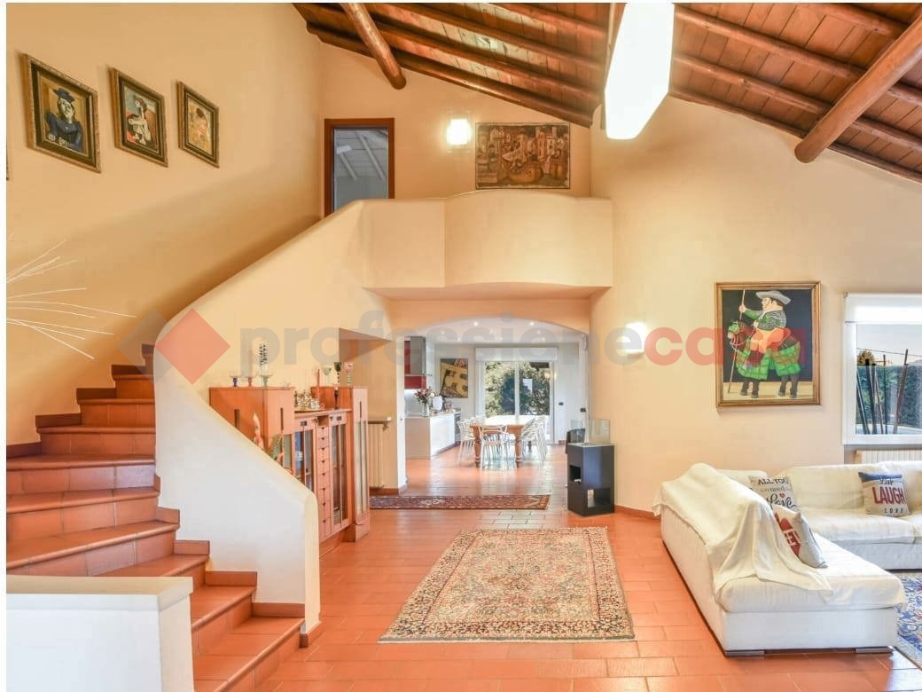 Villa con giardino a Dormelletto