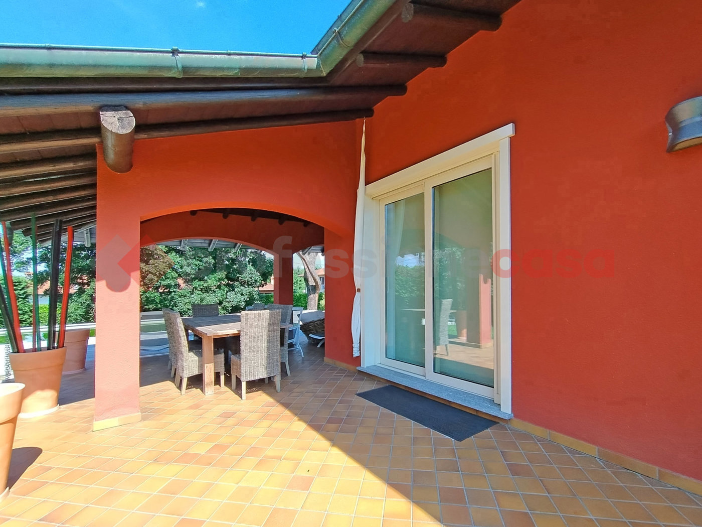 Villa con giardino a Dormelletto