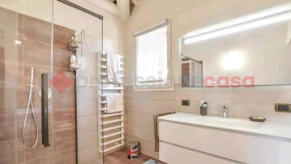 Villa con giardino a Dormelletto