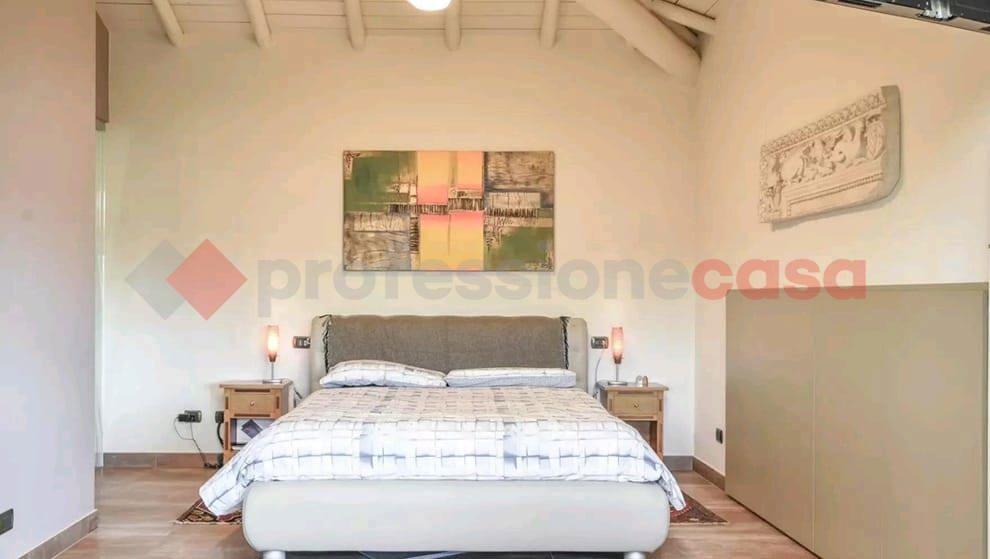 Villa con giardino a Dormelletto