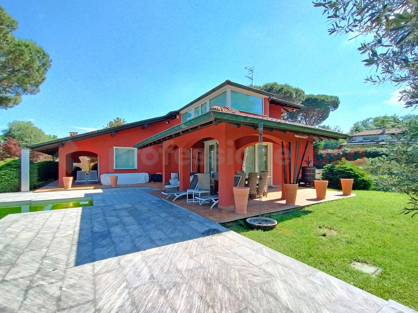 Villa con giardino a Dormelletto