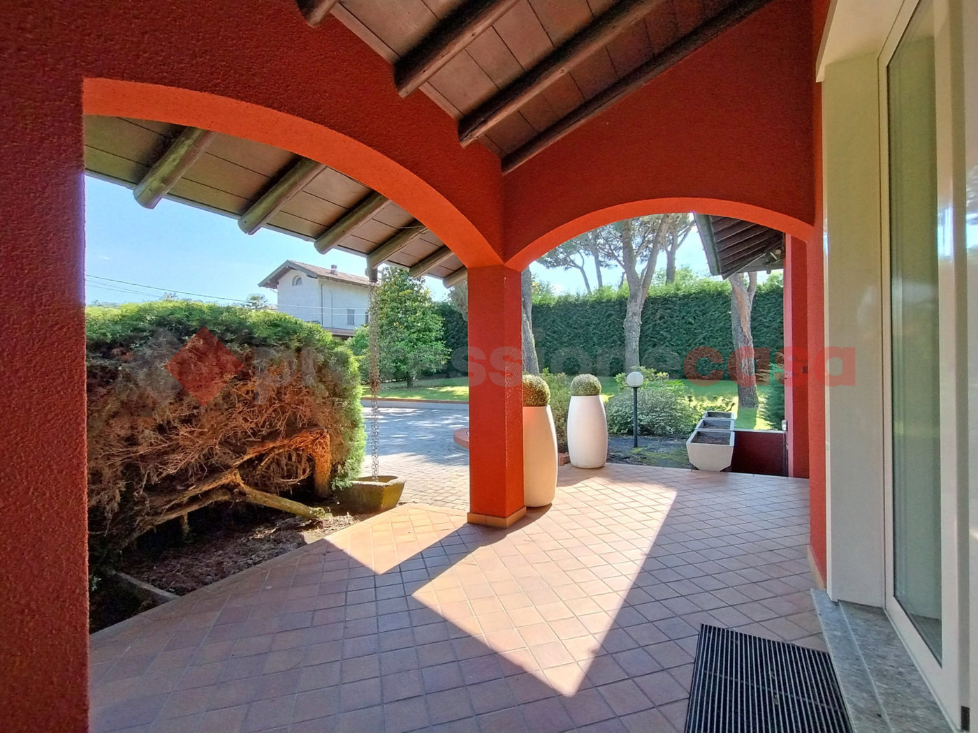 Villa con giardino a Dormelletto