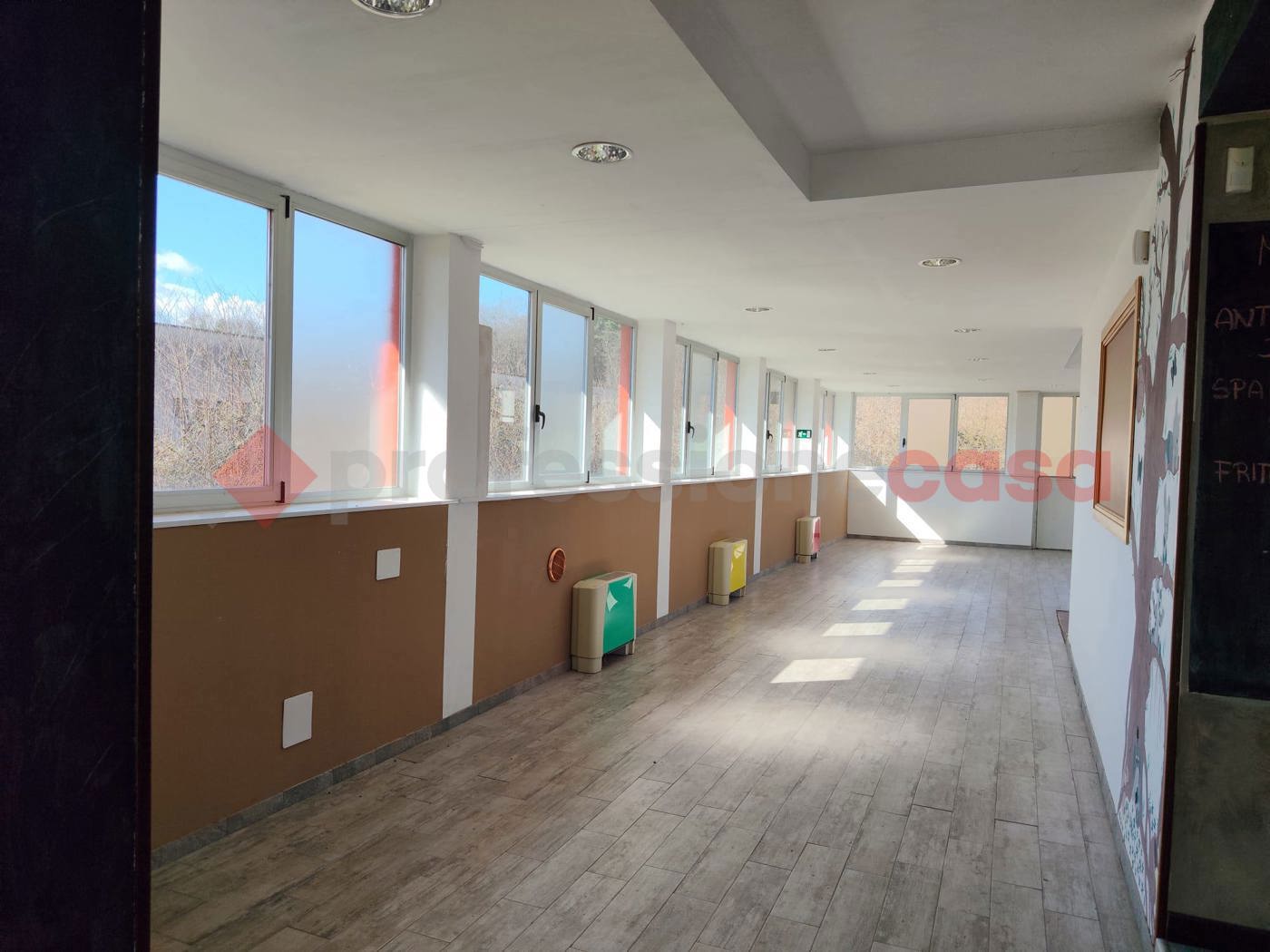 Magazzino con box doppio a Comignago