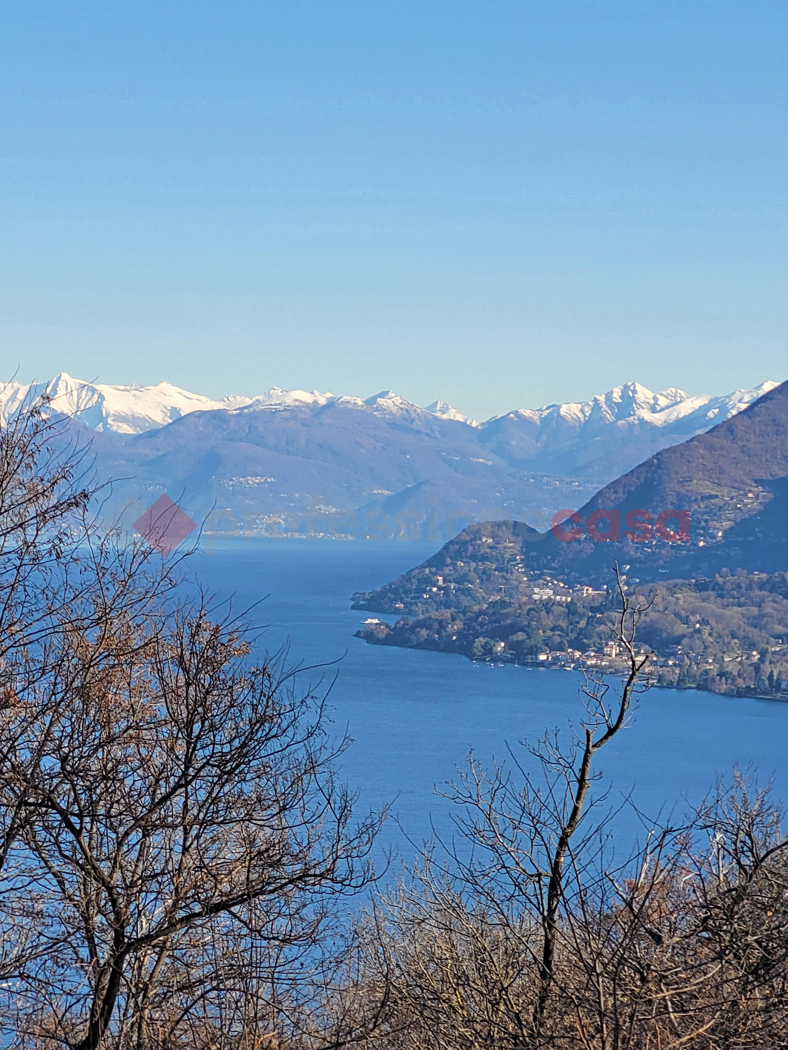 Villa Bifamiliare con giardino a Stresa