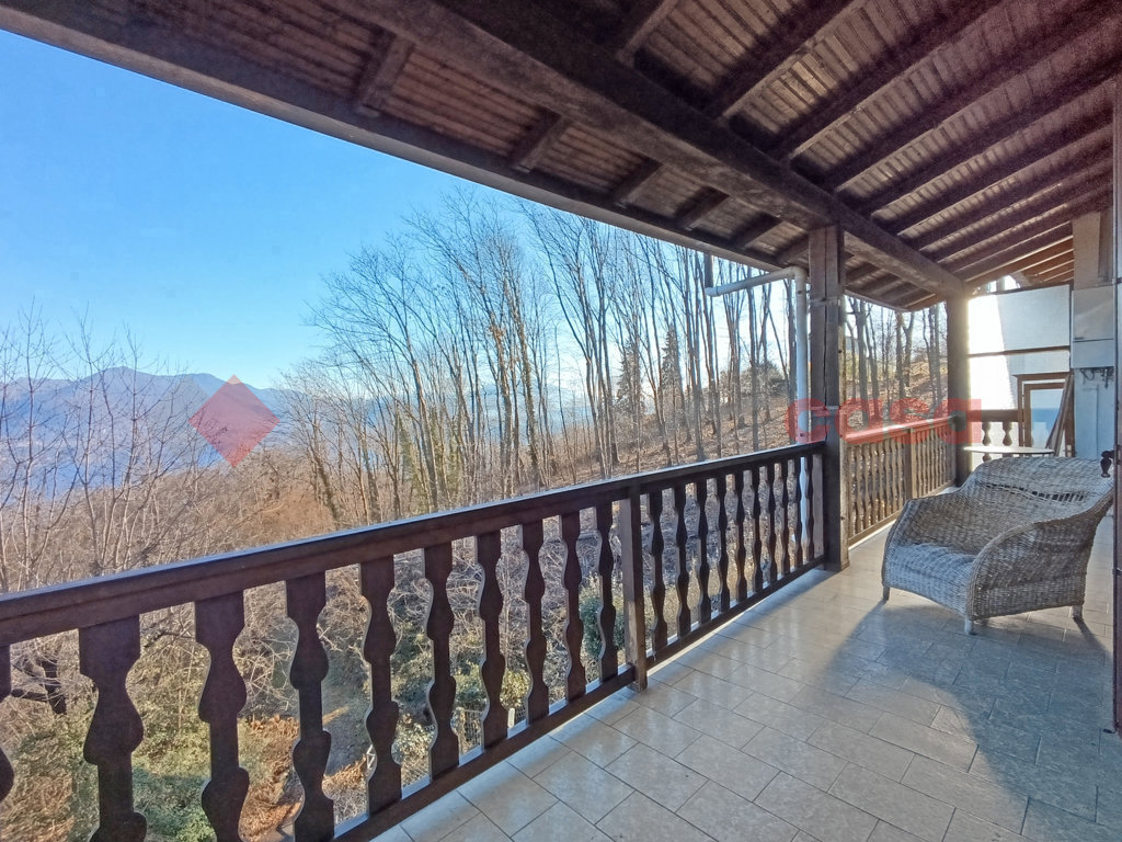 Villa Bifamiliare con giardino a Stresa