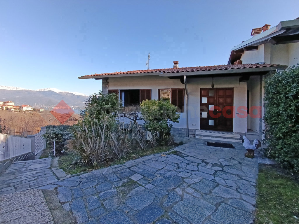 Villa Bifamiliare con giardino a Stresa