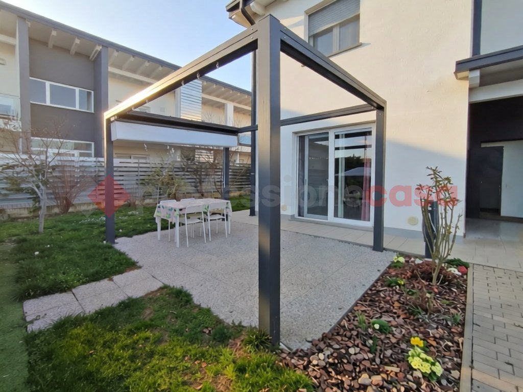 Villa con giardino a Arona