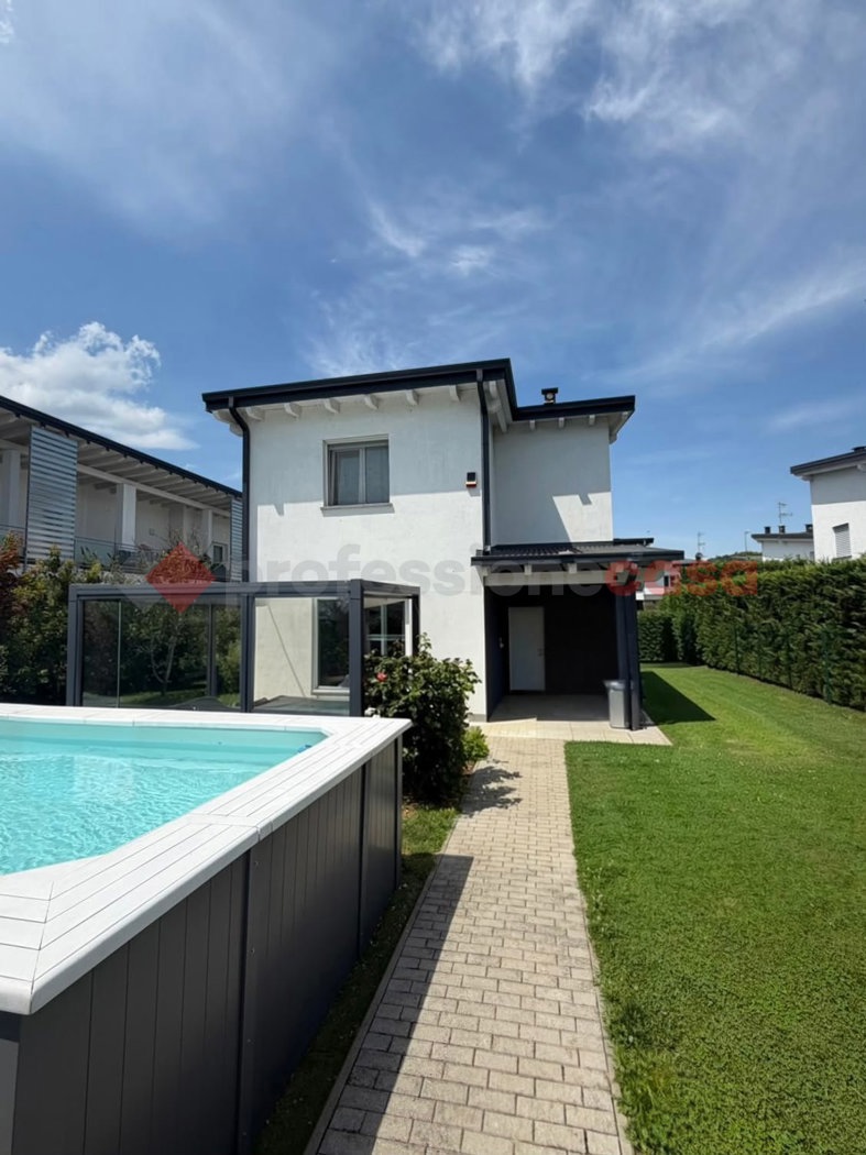 Villa con giardino a Arona