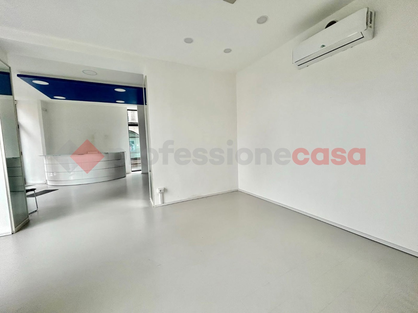 Negozio in vendita a Sesto Calende