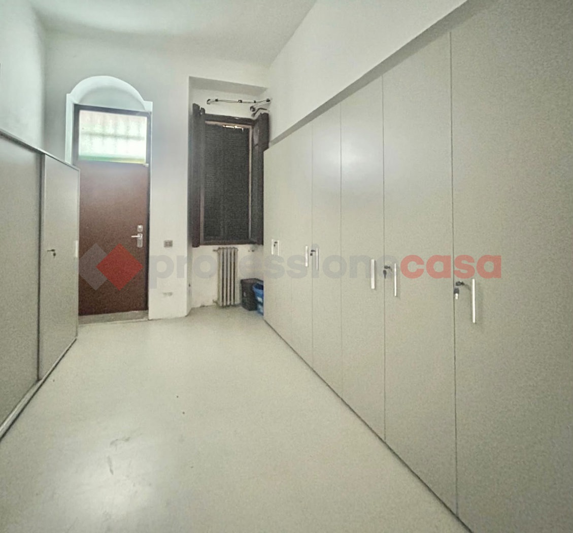 Negozio in affitto a Sesto Calende