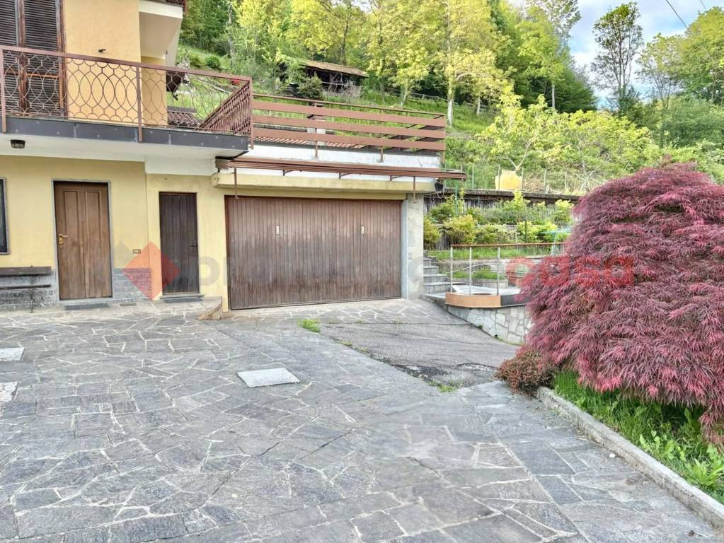 Villa Bifamiliare con giardino a Varallo