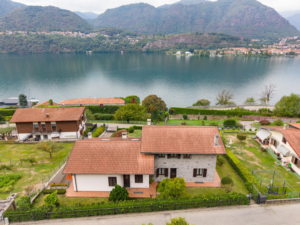 Villa con giardino a Omegna