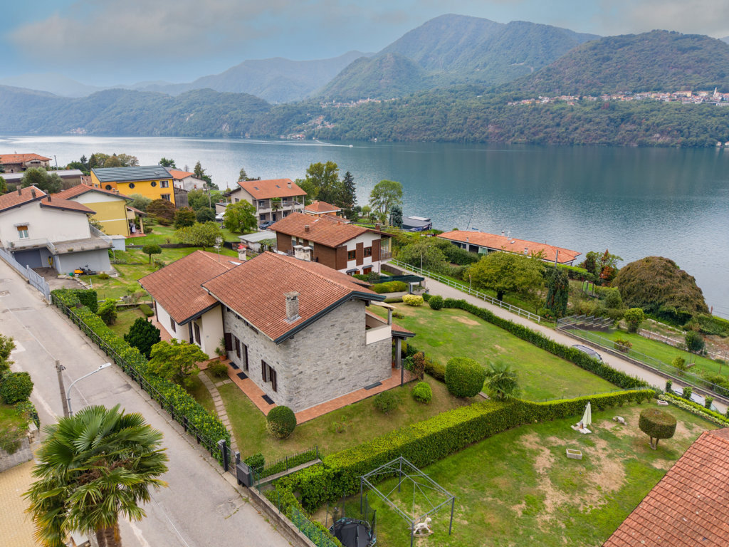 Villa con giardino a Omegna