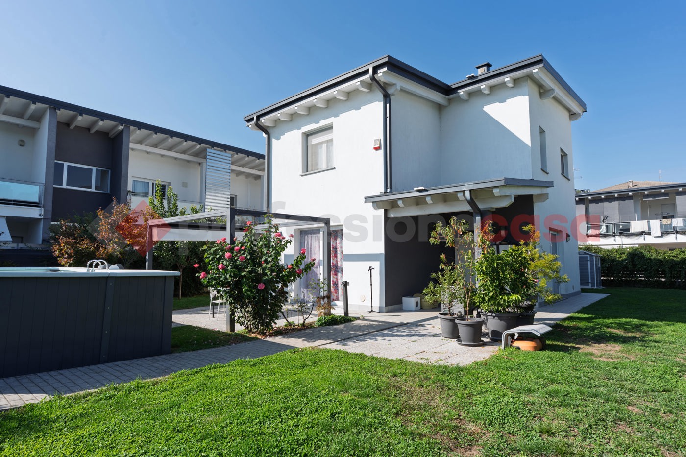 Villa con giardino a Arona