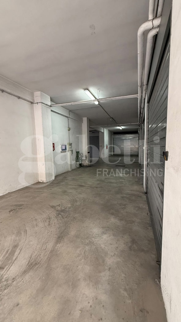 Box/Garage 40mq in vendita a Roma