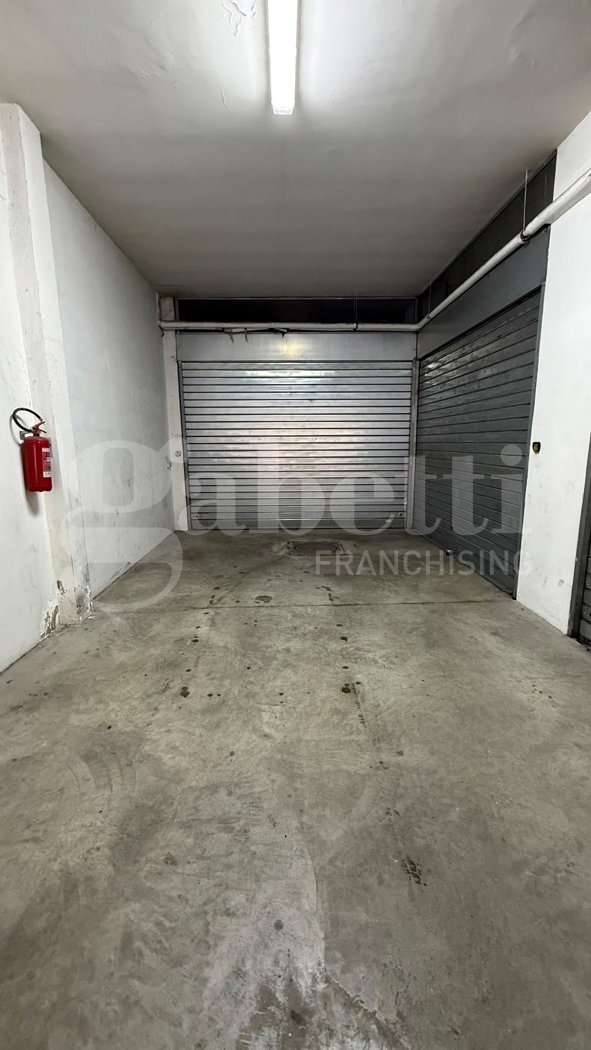 Box/Garage 40mq in vendita a Roma