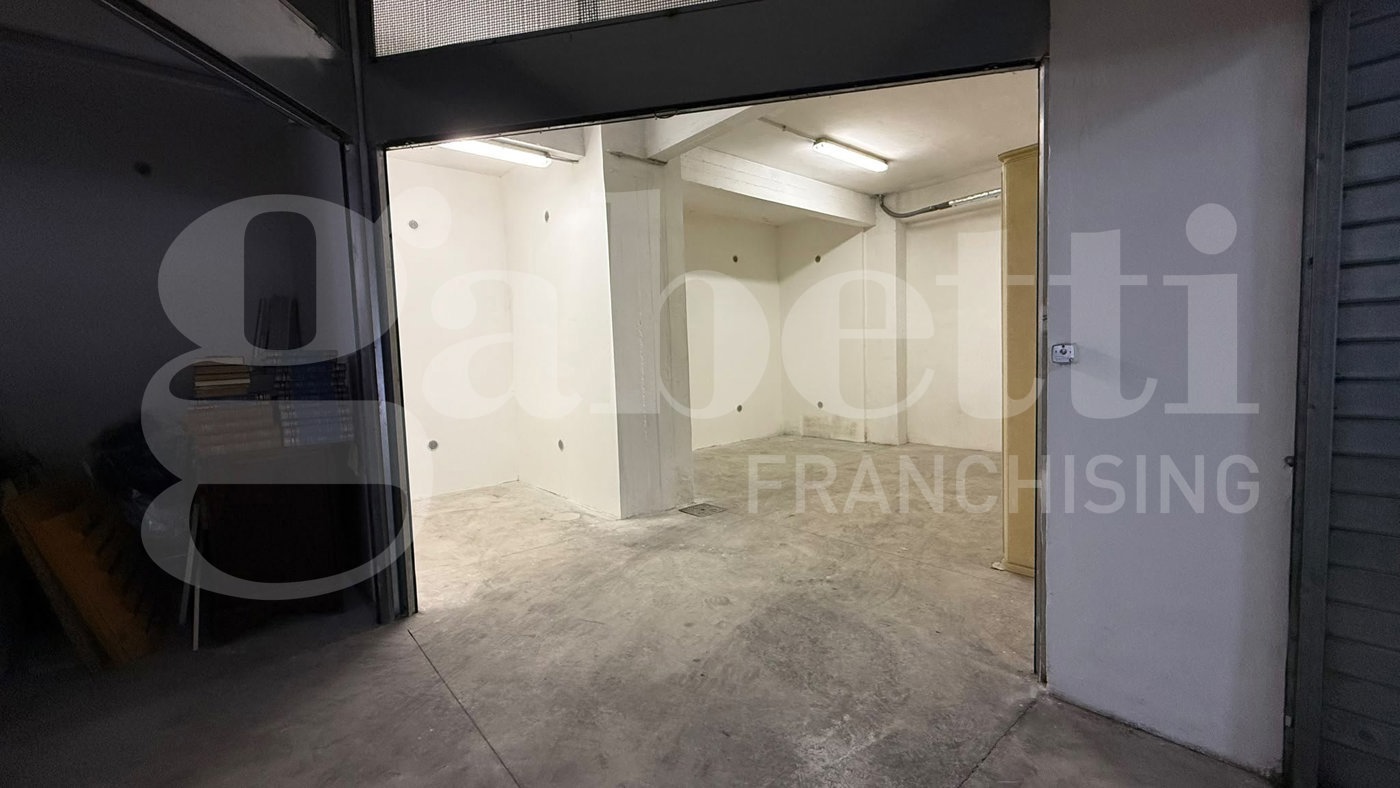 Box/Garage 40mq in vendita a Roma