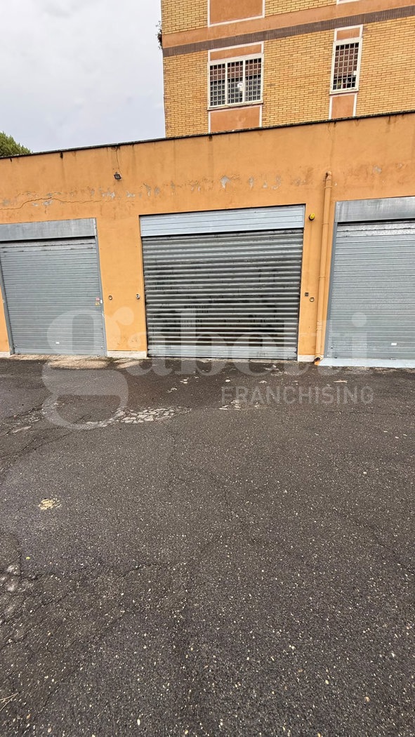 Box/Garage 40mq in vendita a Roma