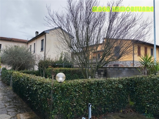 Monolocale con giardino, Prato fontanelle