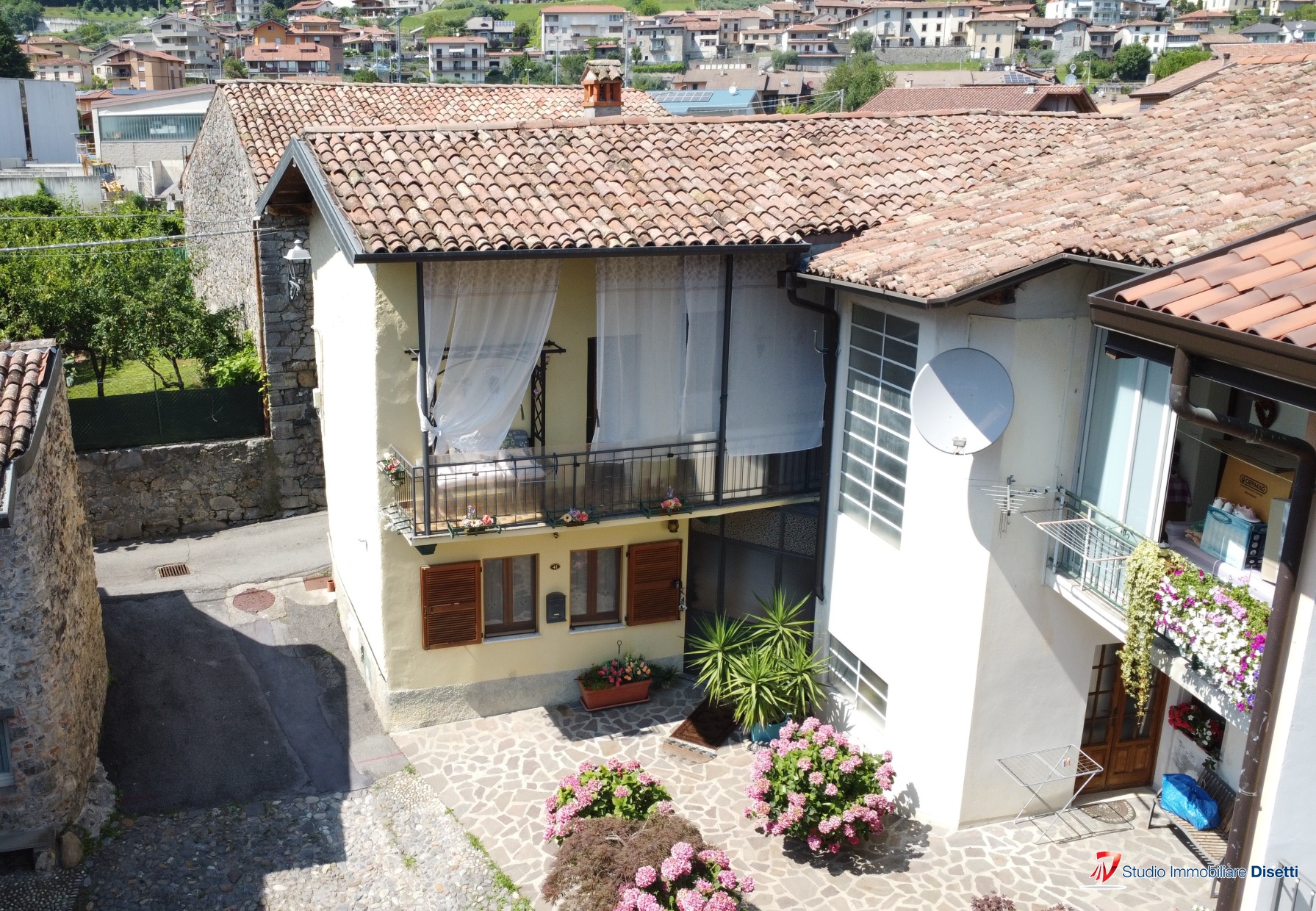 Casa indipendente vista lago a Solto Collina