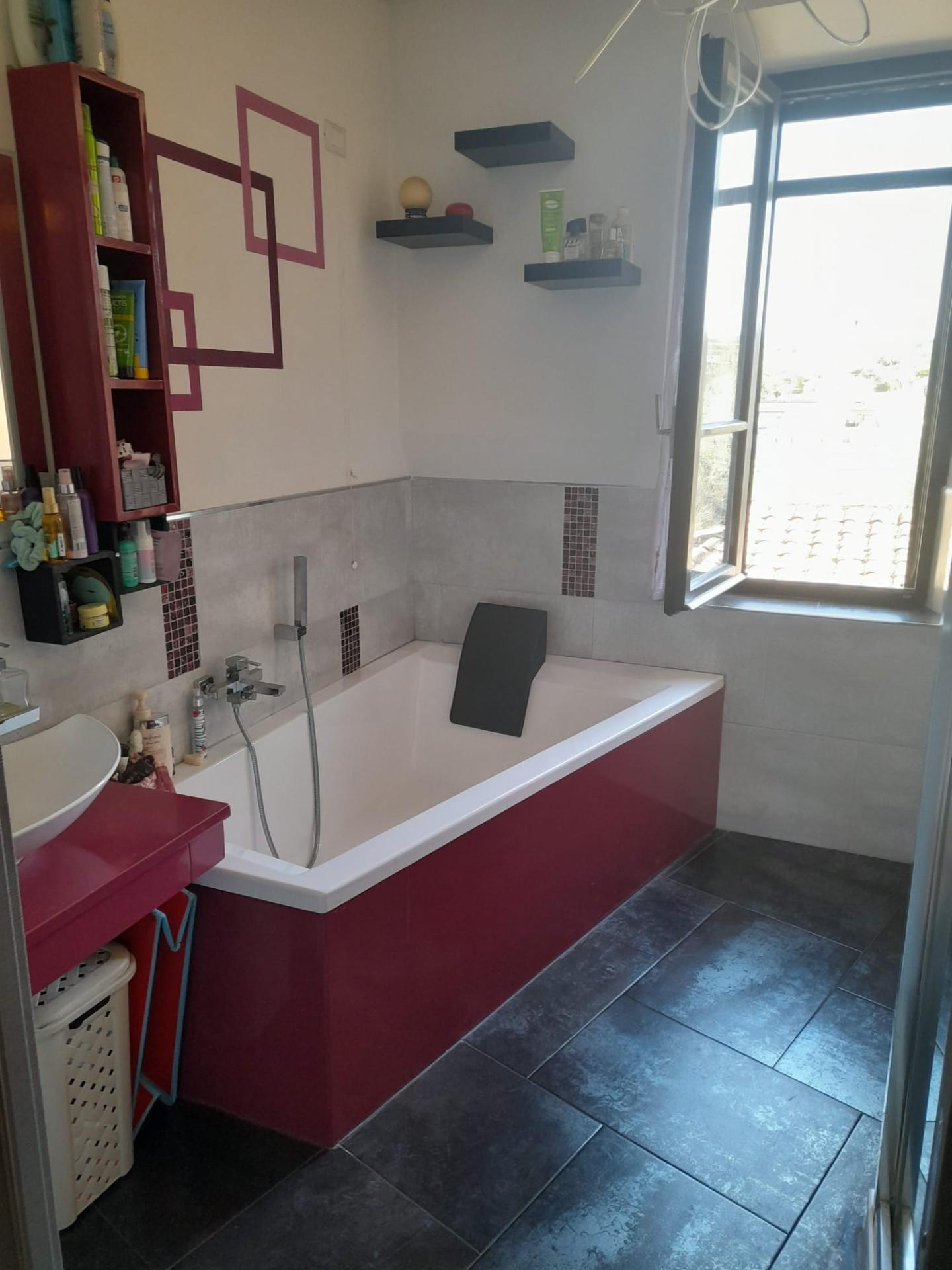 Quadrilocale ristrutturato, Colle di Val d'Elsa zona centro,colle bassa