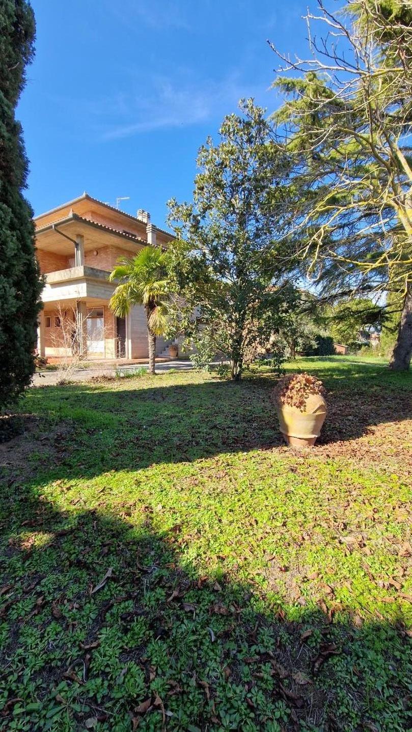 Casa indipendente con giardino, Colle di Val d'Elsa borgatello