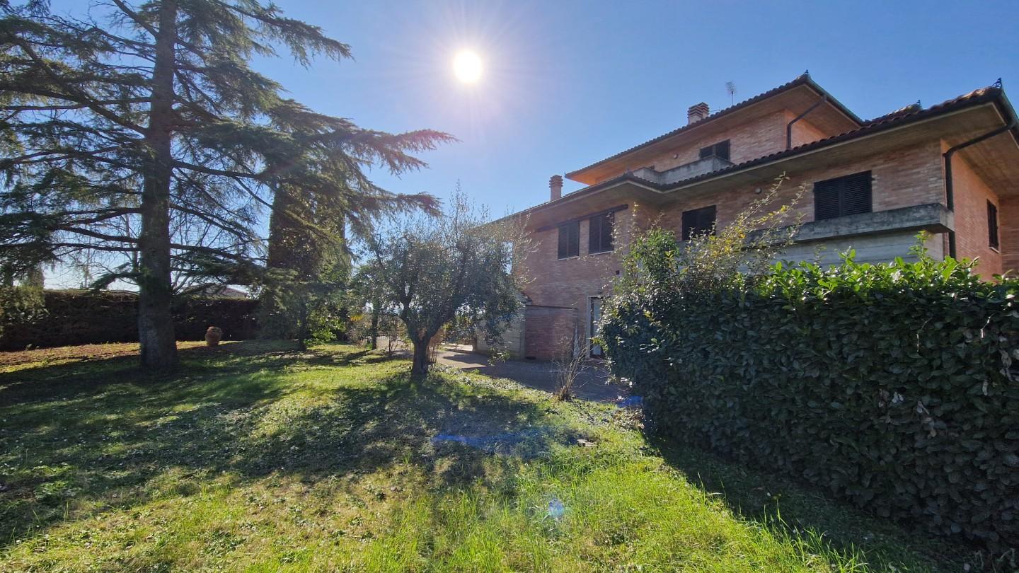 Casa indipendente con giardino, Colle di Val d'Elsa borgatello