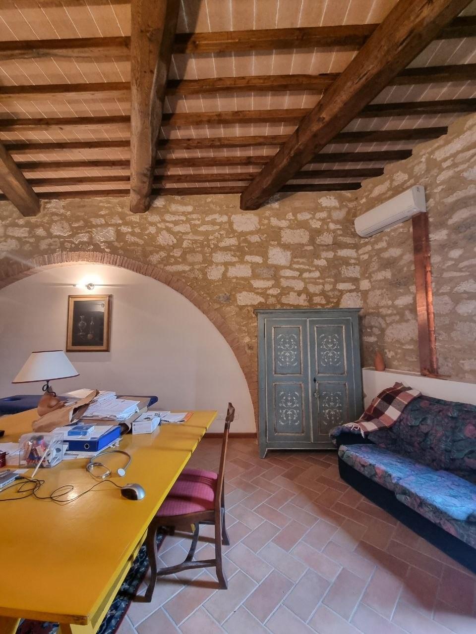 Ufficio ristrutturato, Colle di Val d'Elsa zona gramsci