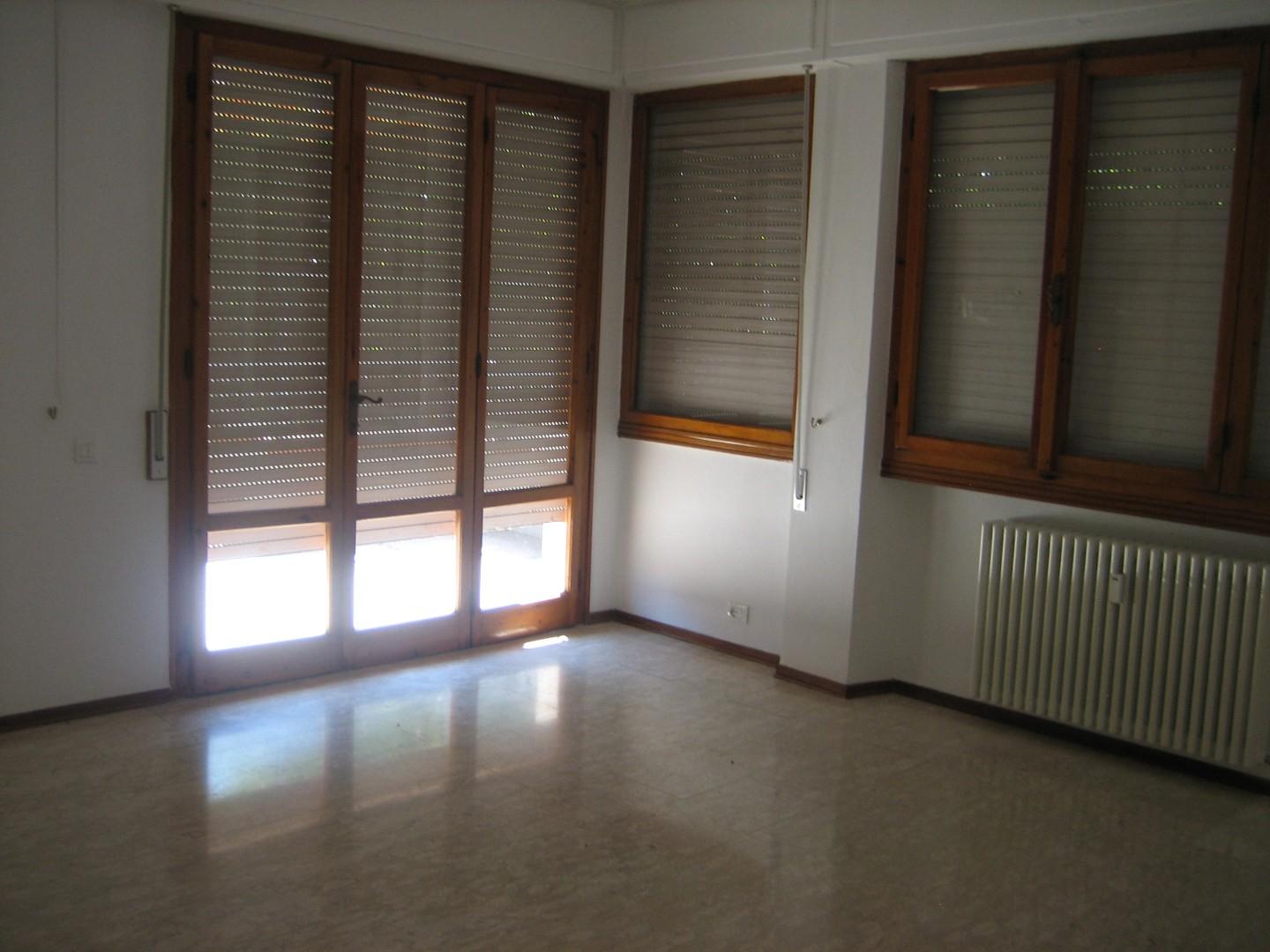Attico con terrazzo, Pisa porta a lucca
