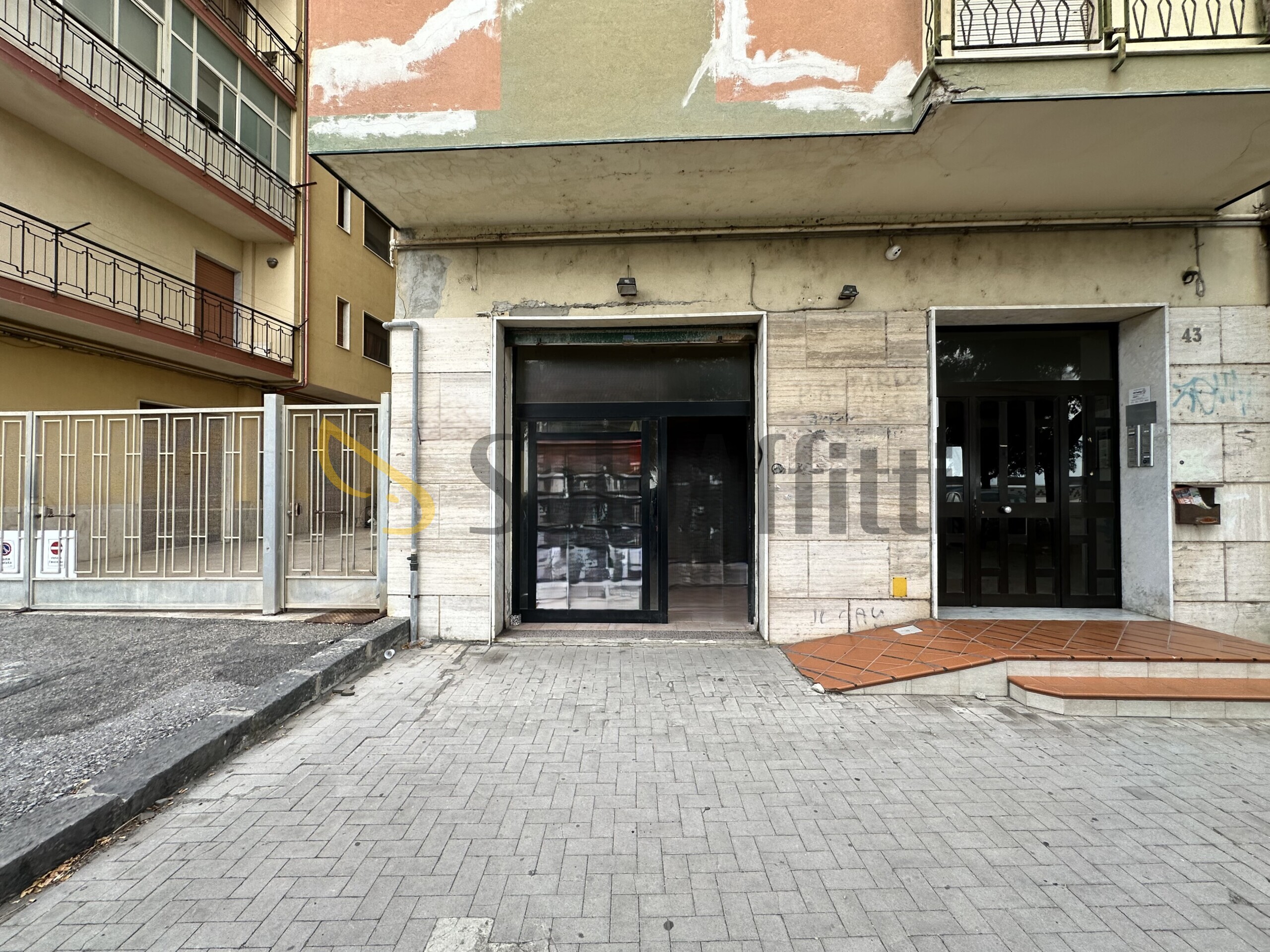 Locale commerciale in affitto in via lungomare stefano pugliese 31, Catanzaro