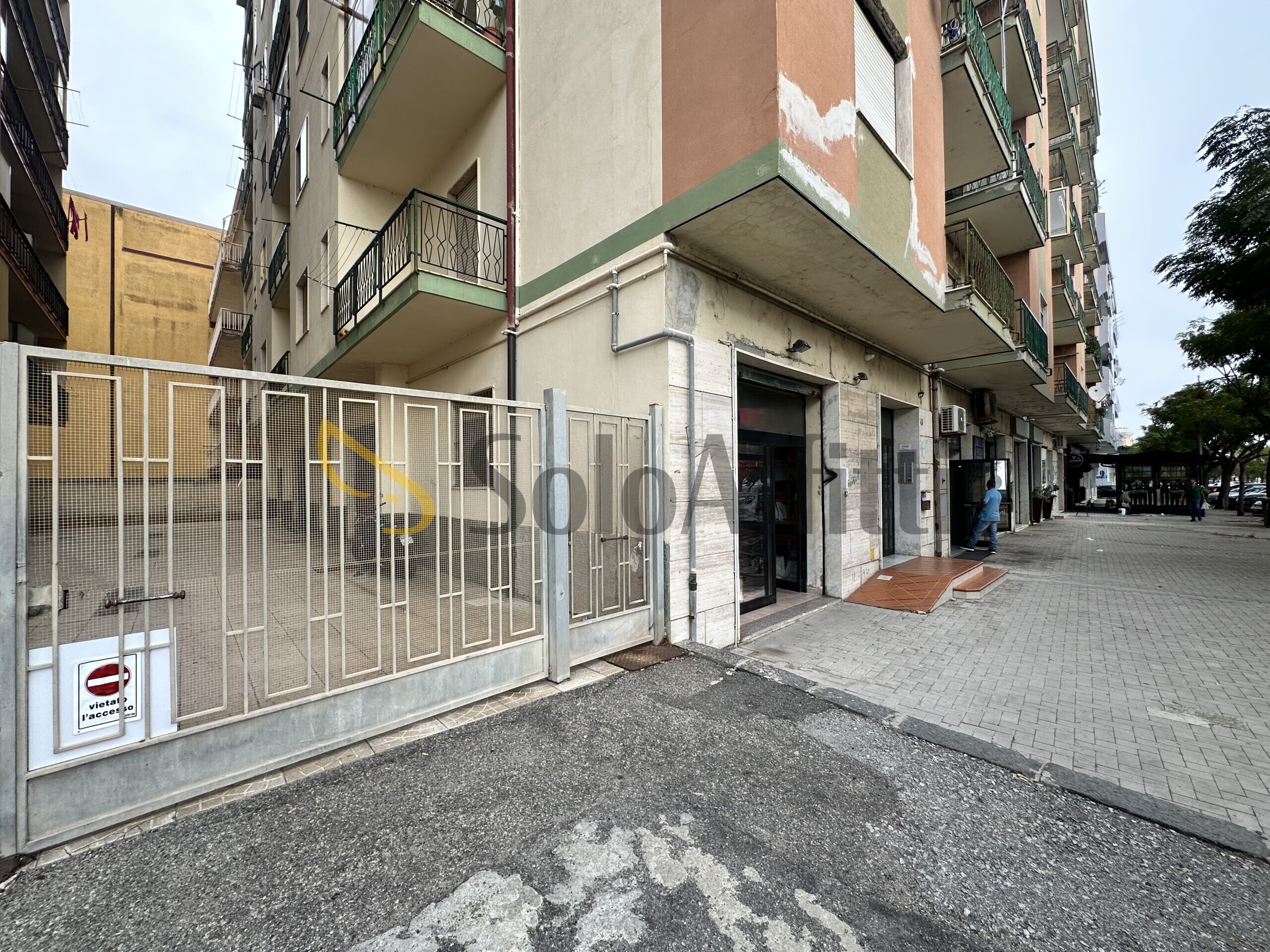 Locale commerciale in affitto in via lungomare stefano pugliese 31, Catanzaro