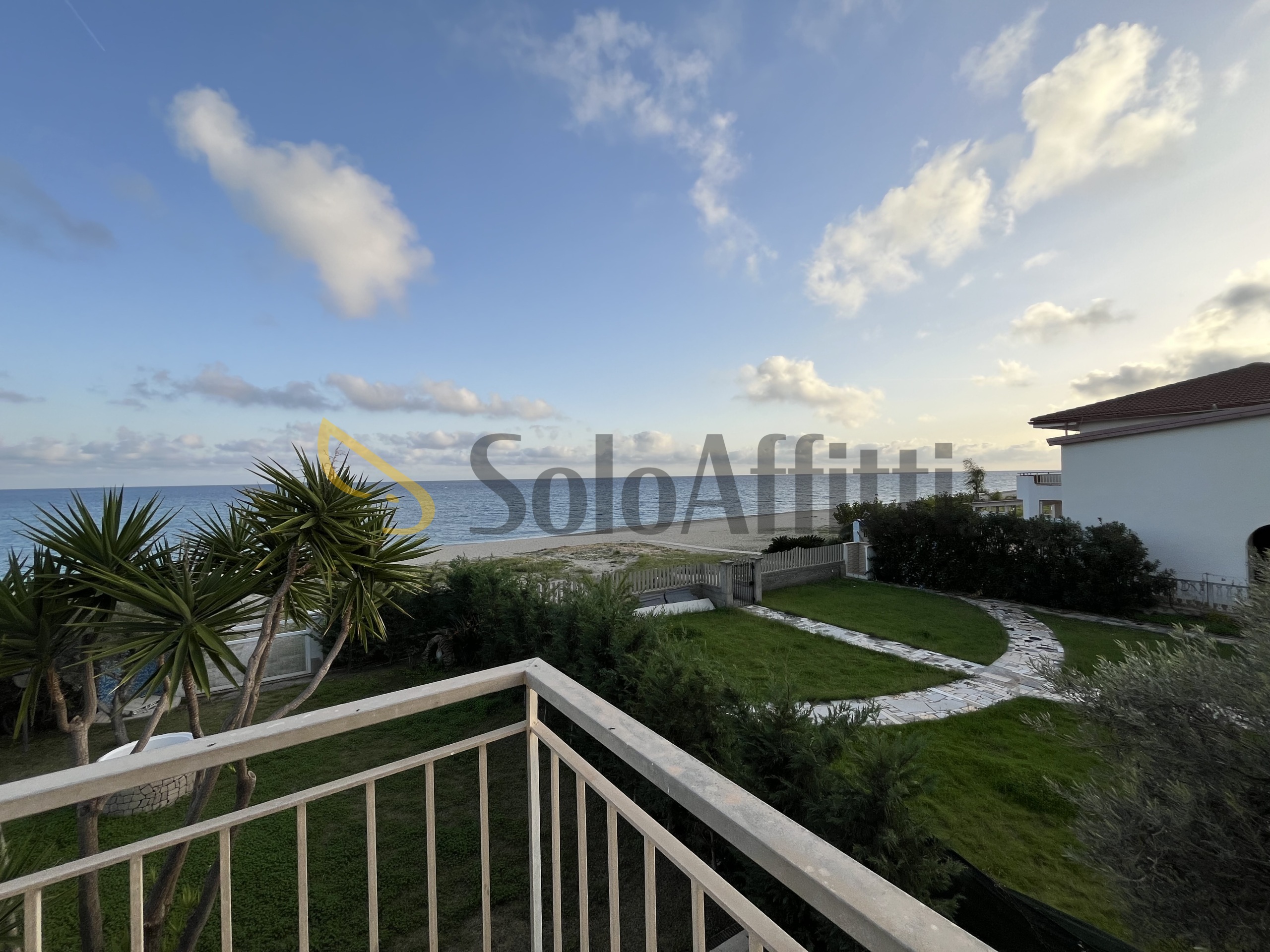 Bilocale con giardino in via nazionale 152, Riace