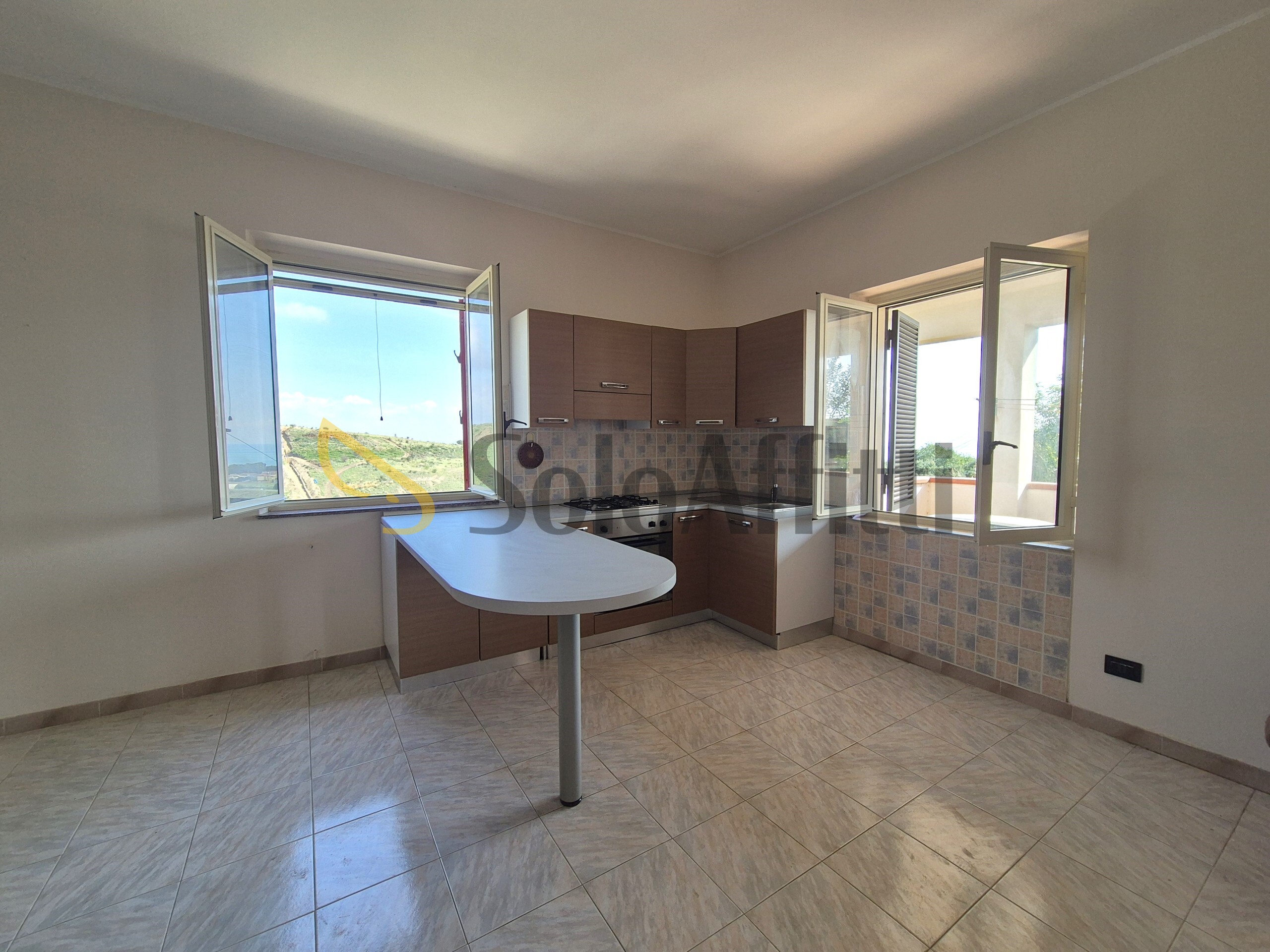 Trilocale con terrazzo, Catanzaro lido casciolino