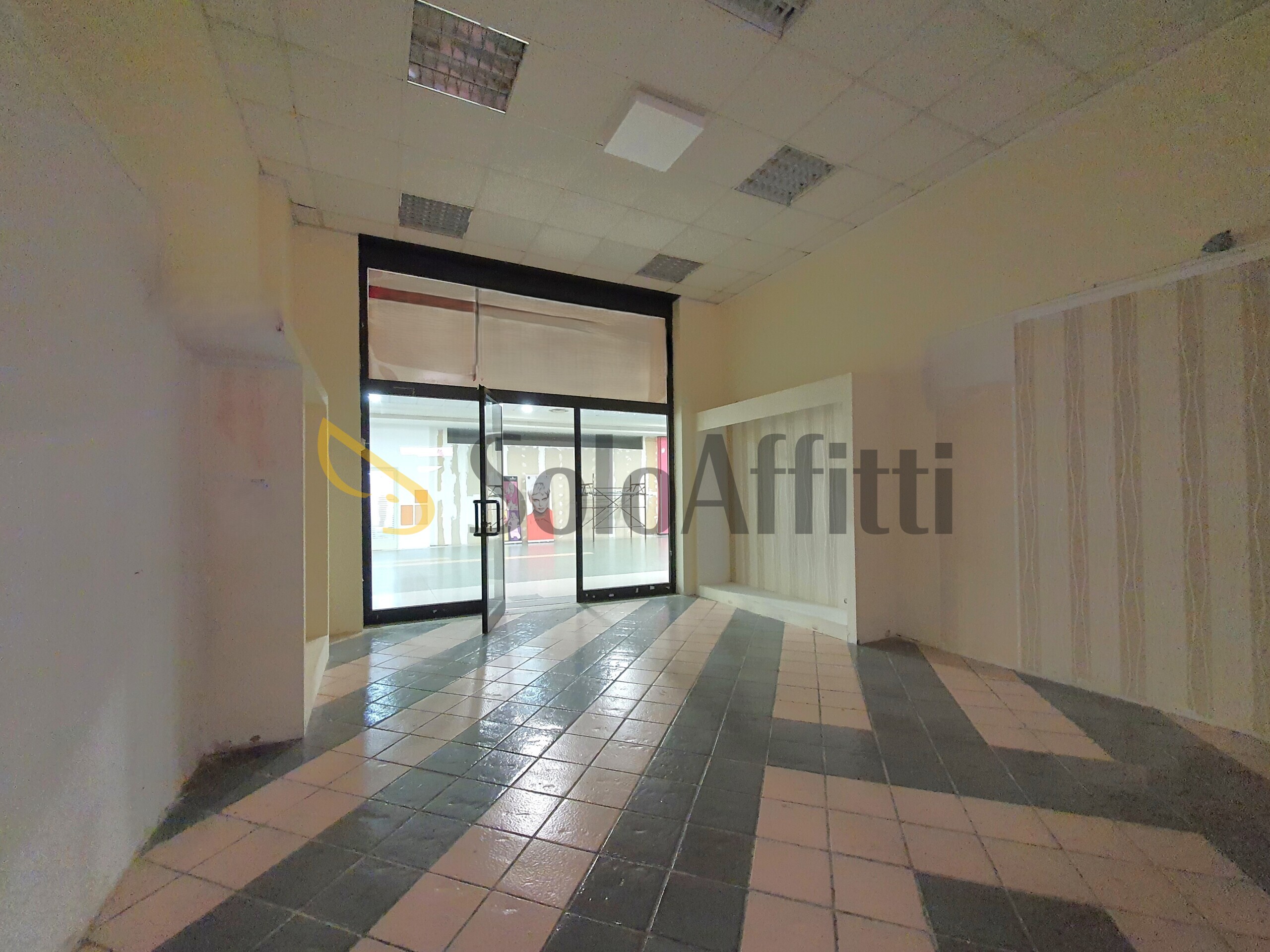 Locale commerciale in affitto, Catanzaro fortuna