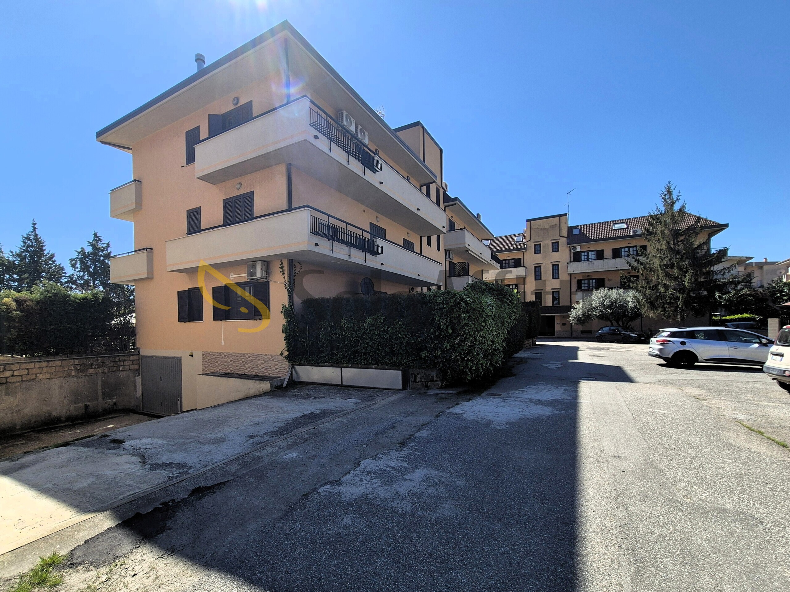 Quadrilocale con giardino in via dei conti falluc 126, Catanzaro