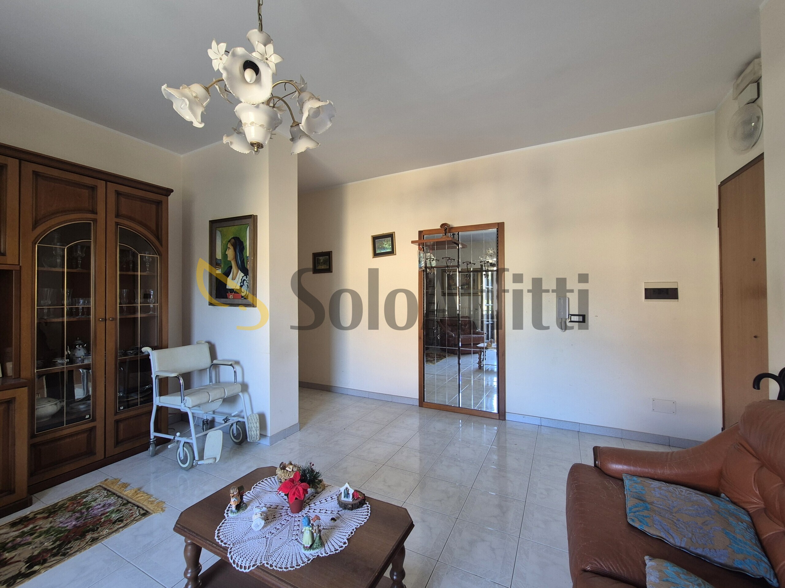 Quadrilocale con giardino in via dei conti falluc 126, Catanzaro