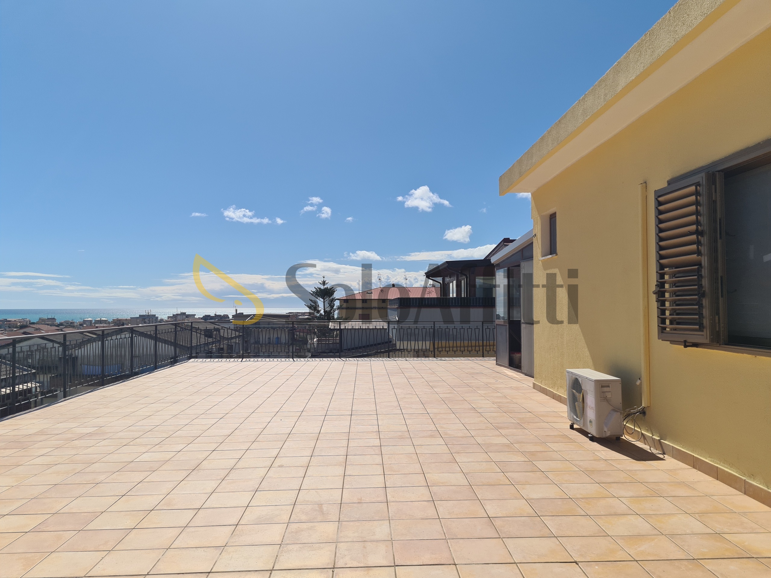 Attico con terrazzo in via formia 59, Catanzaro