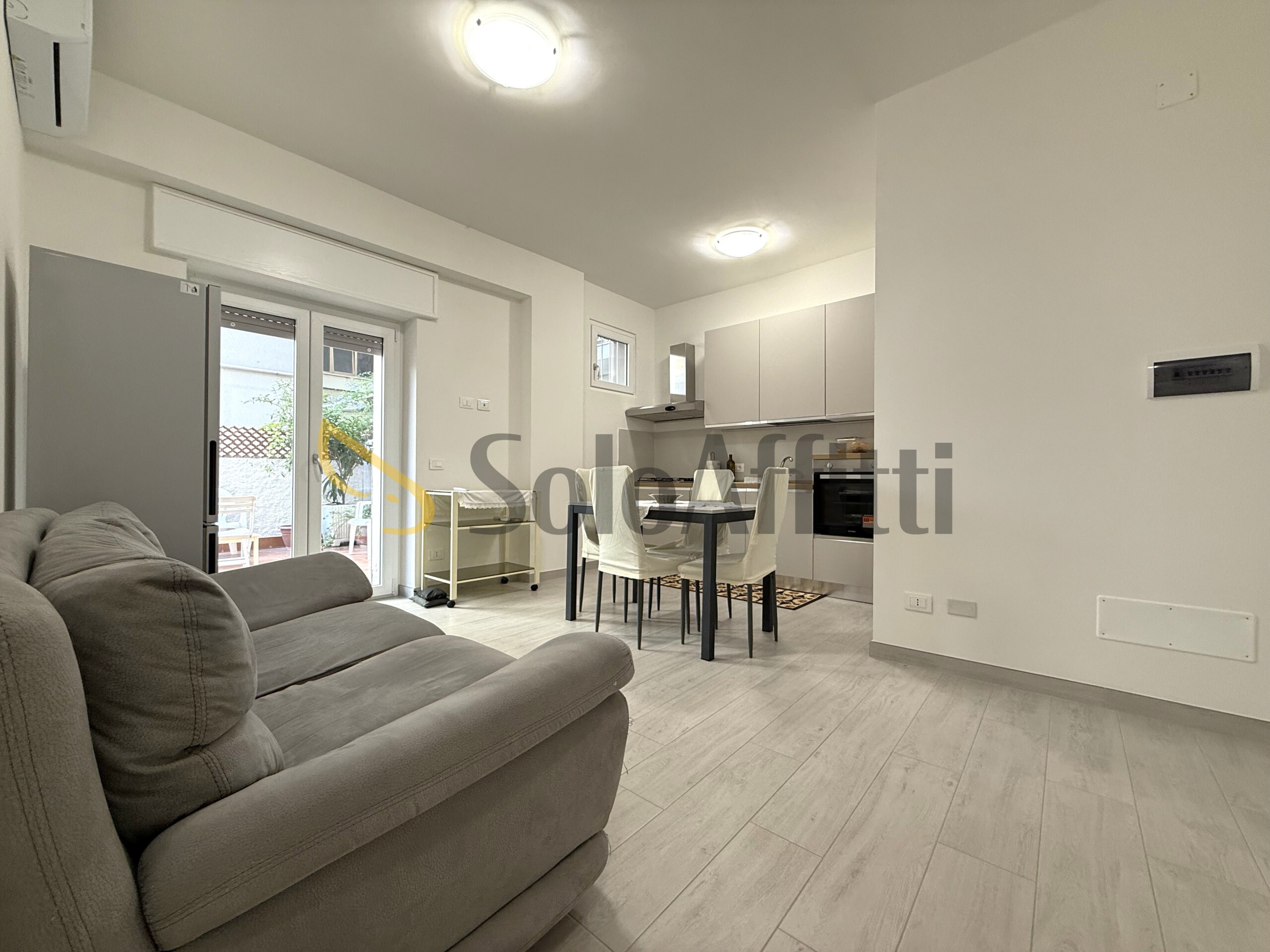 Trilocale con terrazzo, Catanzaro lido corso