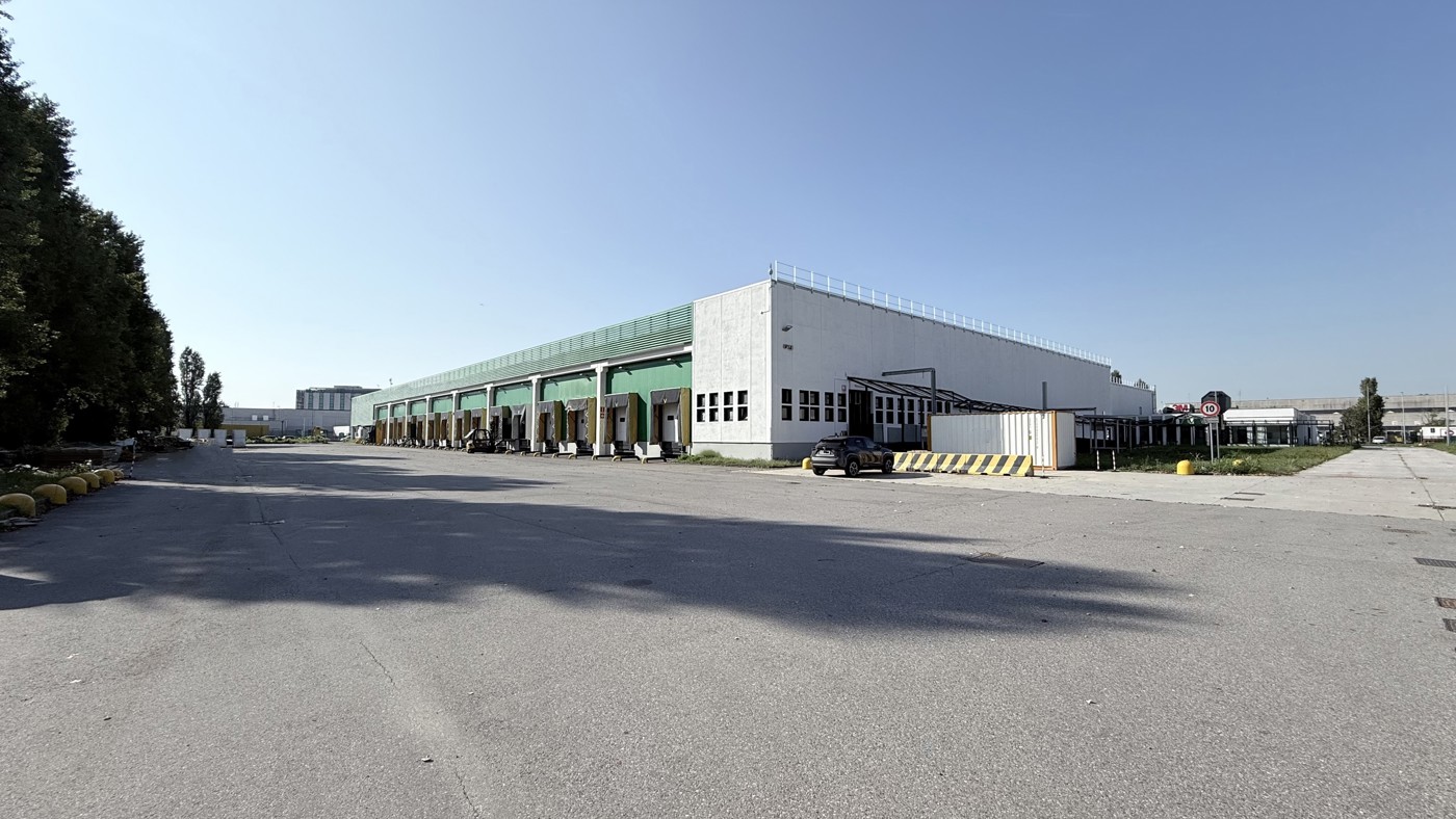 Capannone con box doppio a Carpiano