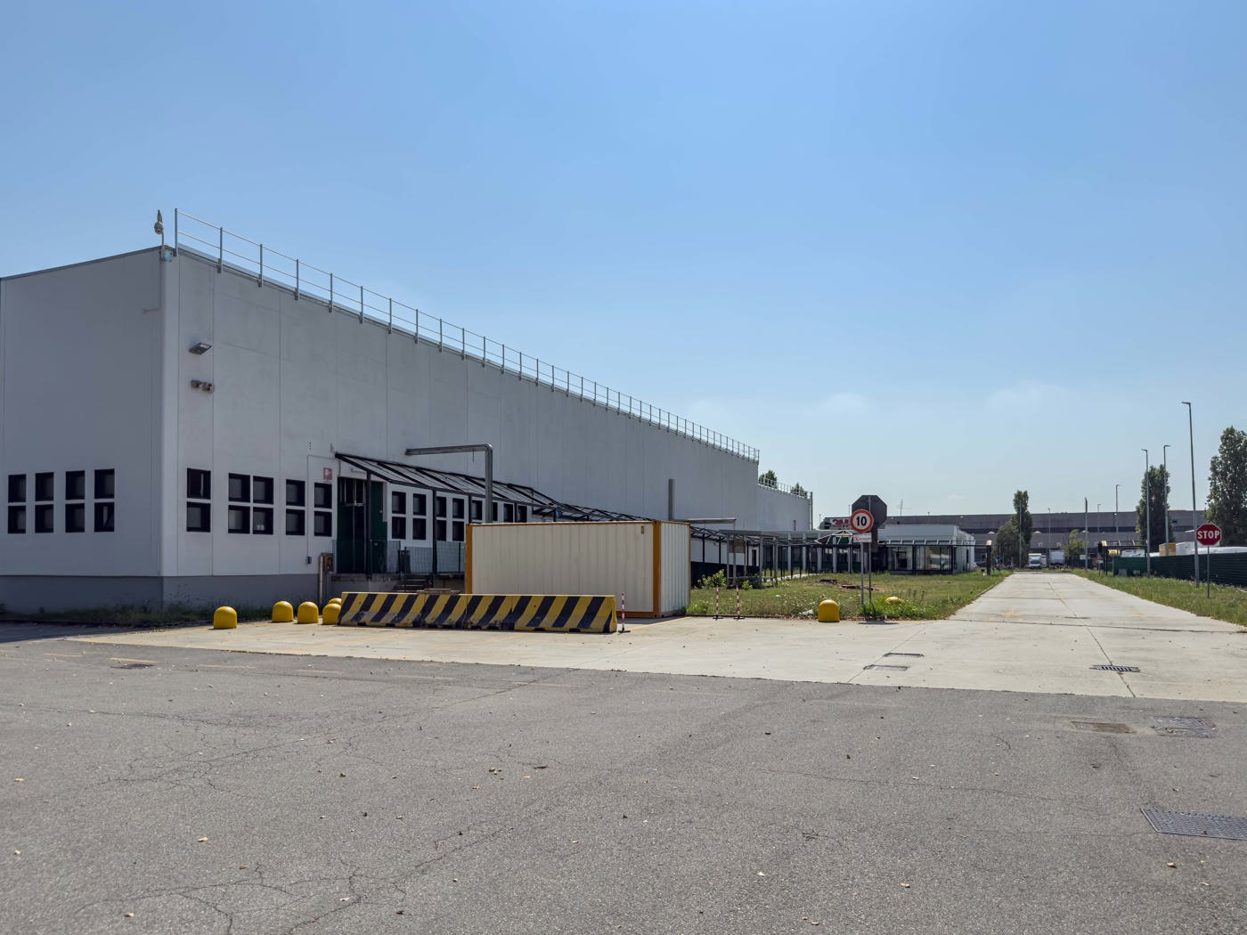 Capannone con box doppio a Carpiano