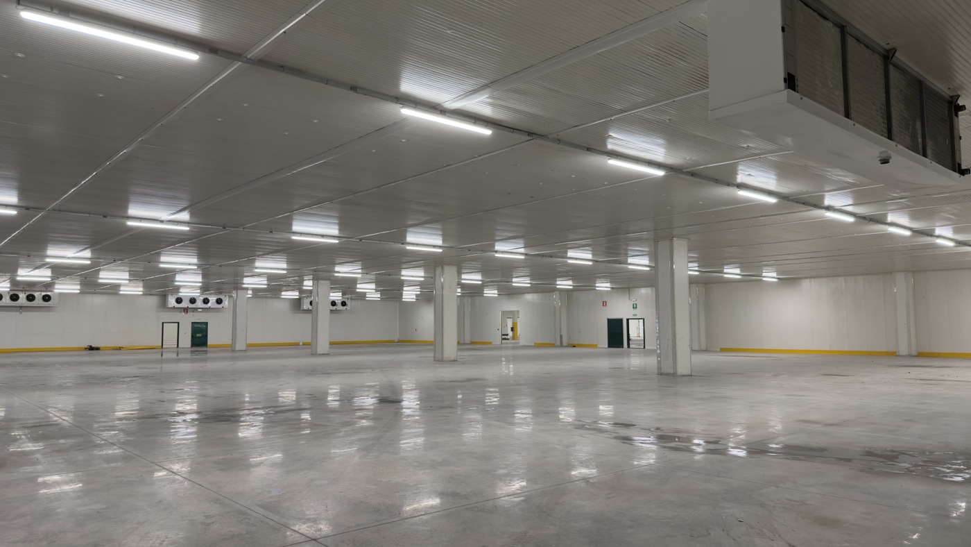 Capannone con box doppio a Carpiano