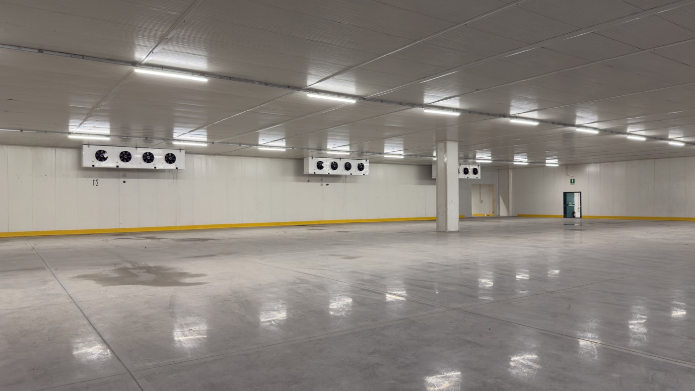 Capannone con box doppio a Carpiano