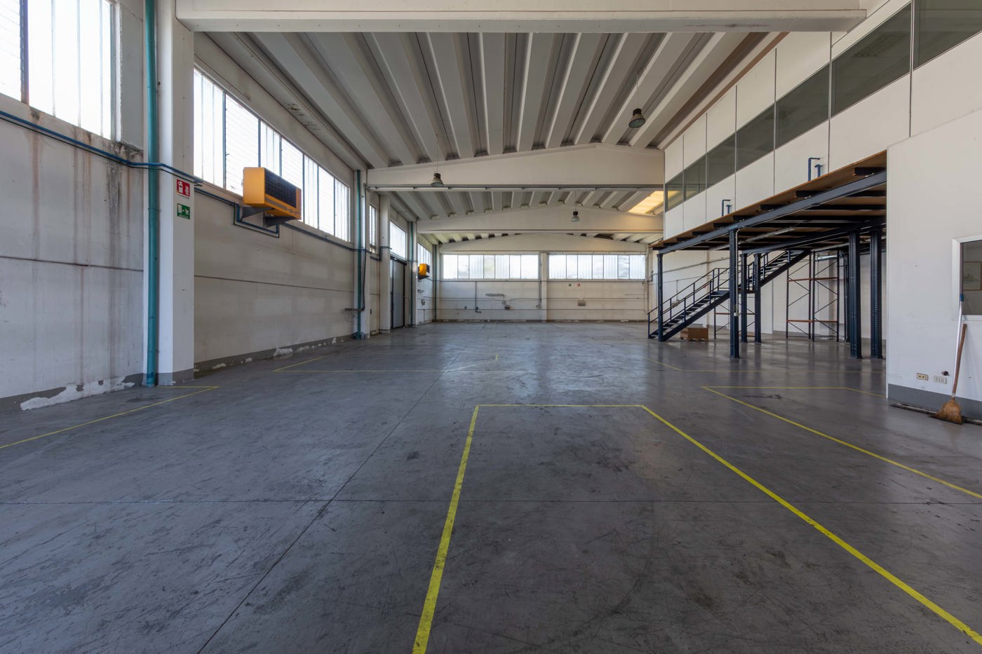 Capannone in affitto a Rodano